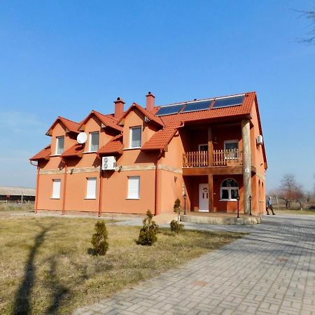 Csetaj Vendeghaz Hotell Hajos Exteriör bild
